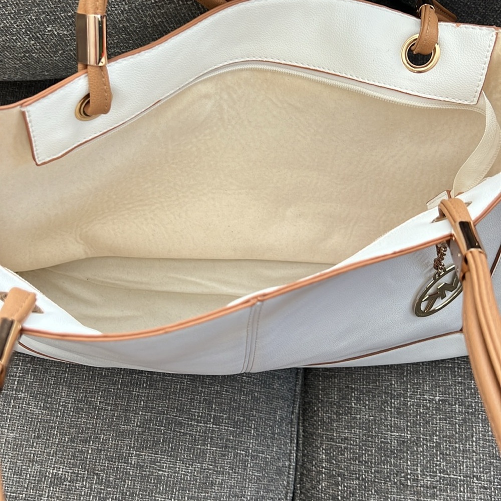 Handbag - Picture 3 of 4